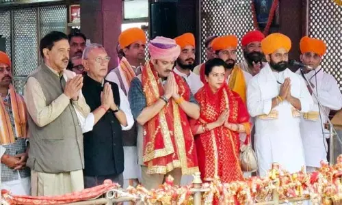 Jammu: विक्रमादित्य ने माता खीर भवानी मंदिर में मेले की तैयारियों की समीक्षा की
