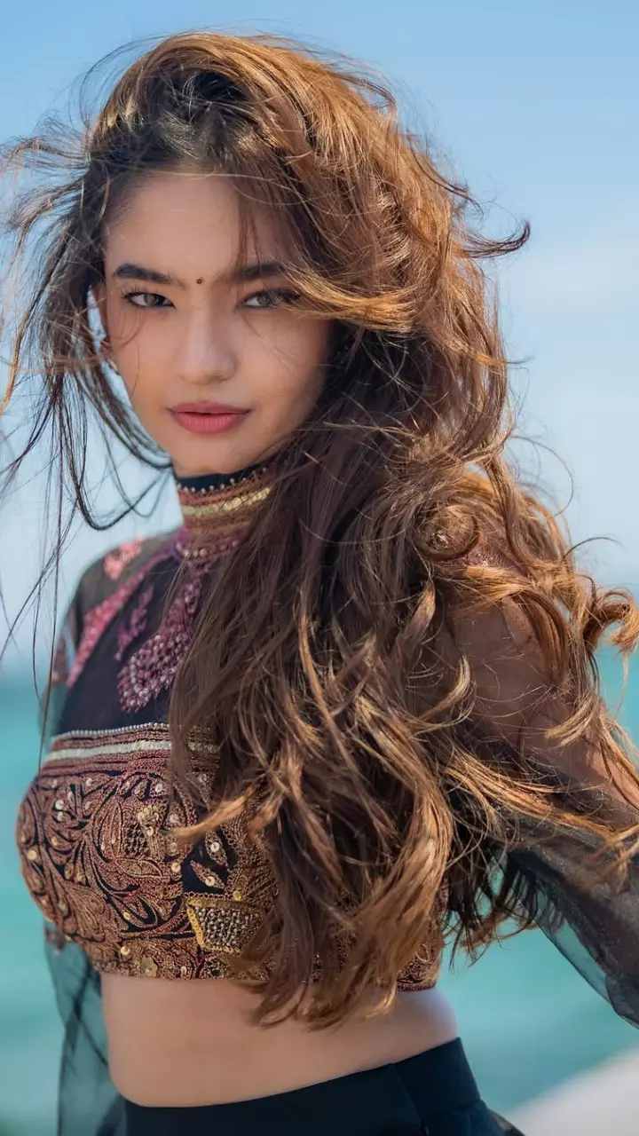 Anushka Sen के इस वीडियो ने हिलाया इंटरनेट