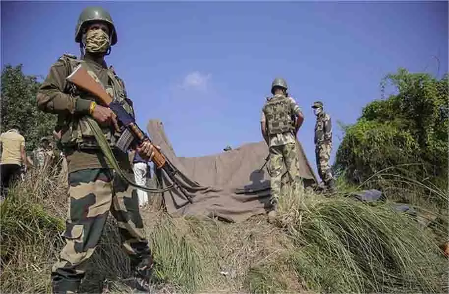Jammu-Kashmir: अंतरराष्ट्रीय सीमा के पास हलचल, लोगो में दहशत Jammu-Kashmir: अंतरराष्ट्रीय सीमा के पास हलचल, लोगो में दहशत