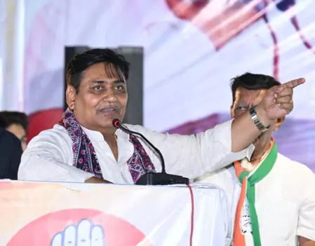 कांग्रेस नेता ने सीएम को बताया केंद्र सरकार की कठपुतली कांग्रेस नेता ने सीएम को बताया केंद्र सरकार की कठपुतली