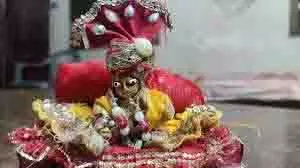 Ladu Gopal Old Clothes: लड्डू गोपाल के पुराने कपड़ों का क्या करें? फेंकने से पहले जान लें नियम Ladu Gopal Old Clothes: लड्डू गोपाल के पुराने कपड़ों का क्या करें? फेंकने से पहले जान लें नियम