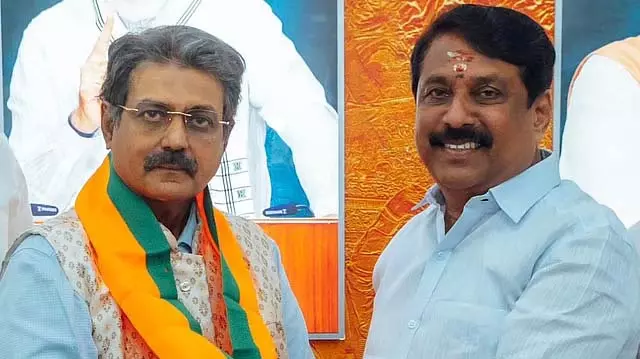 Tamil Nadu : सेवानिवृत्त आईएएस अधिकारी भाजपा में शामिल Tamil Nadu : सेवानिवृत्त आईएएस अधिकारी भाजपा में शामिल
