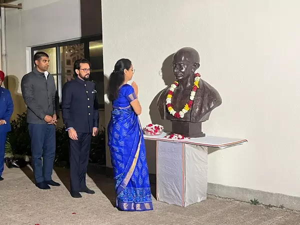 Supriya Sule के नेतृत्व में प्रतिनिधिमंडल ने इथियोपिया में भारतीय दूतावास में महात्मा गांधी को पुष्पांजलि अर्पित की Supriya Sule के नेतृत्व में प्रतिनिधिमंडल ने इथियोपिया में भारतीय दूतावास में महात्मा गांधी को पुष्पांजलि अर्पित की