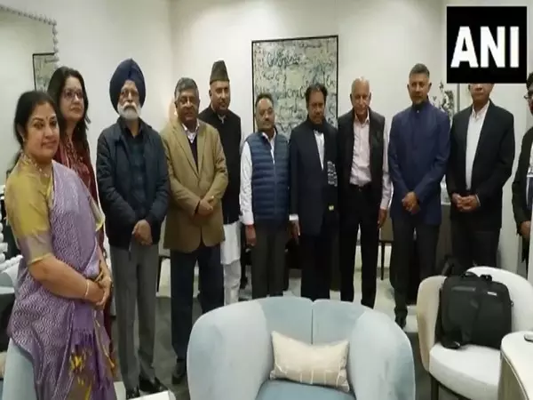 आतंकवाद के खिलाफ India के रुख से अवगत कराने के लिए रविशंकर प्रसाद के नेतृत्व में प्रतिनिधिमंडल लंदन पहुंचा आतंकवाद के खिलाफ India के रुख से अवगत कराने के लिए रविशंकर प्रसाद के नेतृत्व में प्रतिनिधिमंडल लंदन पहुंचा