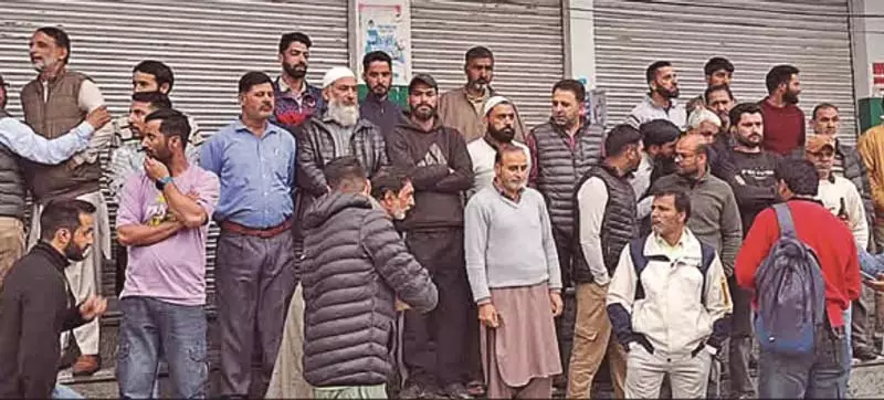 Kupwara: व्यापारियों ने बाईपास रोड की पार्किंग के खिलाफ बंद किया Kupwara: व्यापारियों ने बाईपास रोड की पार्किंग के खिलाफ बंद किया