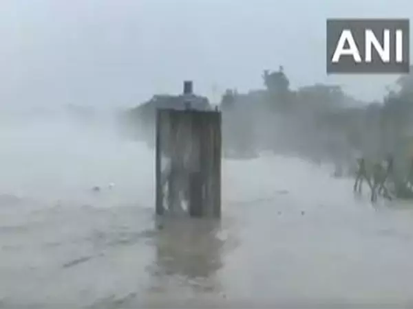 Assam: ब्रह्मपुत्र नदी उफान पर, डिब्रूगढ़ के निचले इलाकों में बाढ़ Assam: ब्रह्मपुत्र नदी उफान पर, डिब्रूगढ़ के निचले इलाकों में बाढ़