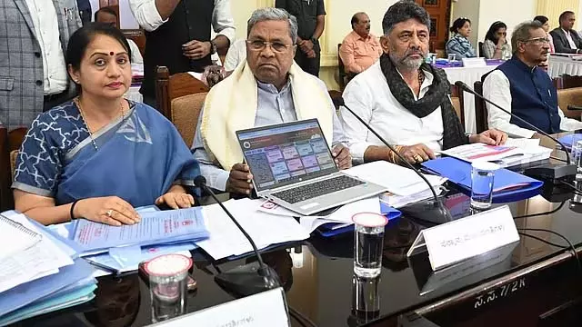 नफरत फैलाने वाले भाषण, भड़काऊ पोस्ट और ऑनलाइन सट्टेबाजी के खिलाफ जल्द ही सख्त कानून बनेगा: CM नफरत फैलाने वाले भाषण, भड़काऊ पोस्ट और ऑनलाइन सट्टेबाजी के खिलाफ जल्द ही सख्त कानून बनेगा: CM