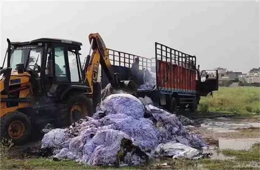 Haryana: ट्रक में लगी आग,लाखों का कागज राख Haryana: ट्रक में लगी आग,लाखों का कागज राख
