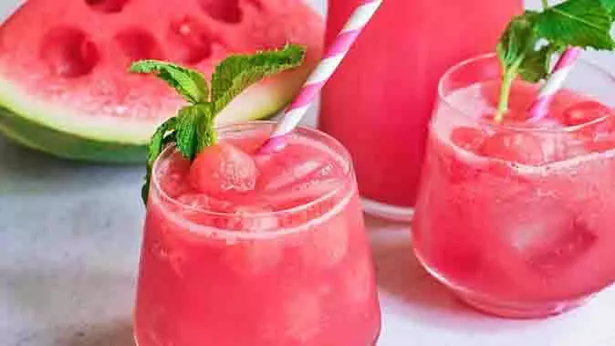 Summer Drink: नौतपा के दौरान शरीर को रखना है हाइड्रेट तो करें इन ड्रिंक्स का सेवन, बनाने की विधि है आसान Summer Drink: नौतपा के दौरान शरीर को रखना है हाइड्रेट तो करें इन ड्रिंक्स का सेवन, बनाने की विधि है आसान
