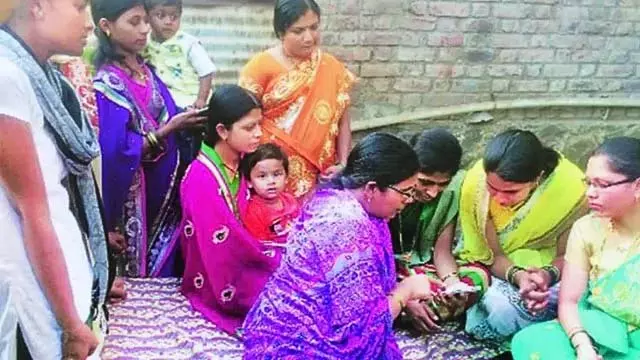 ग्रामीण महिलाओं की ऑनलाइन बैंकिंग में भागीदारी बढ़ी, UPI बना प्रमुख सहायक: सर्वेक्षण ग्रामीण महिलाओं की ऑनलाइन बैंकिंग में भागीदारी बढ़ी, UPI बना प्रमुख सहायक: सर्वेक्षण