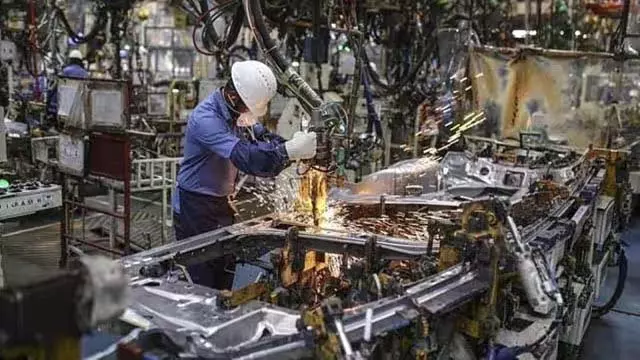 Q4 में औद्योगिक विकास से GDP 7.4% तक बढ़ी, FY25 की वृद्धि 4 साल के निचले स्तर पर Q4 में औद्योगिक विकास से GDP 7.4% तक बढ़ी, FY25 की वृद्धि 4 साल के निचले स्तर पर