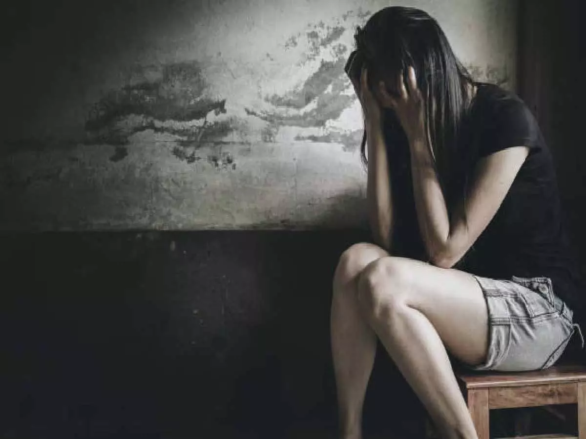 गैंगरेप: नाबालिग लड़की को बार-बार बनाया हवस का शिकार, 6 अरेस्ट गैंगरेप: नाबालिग लड़की को बार-बार बनाया हवस का शिकार, 6 अरेस्ट