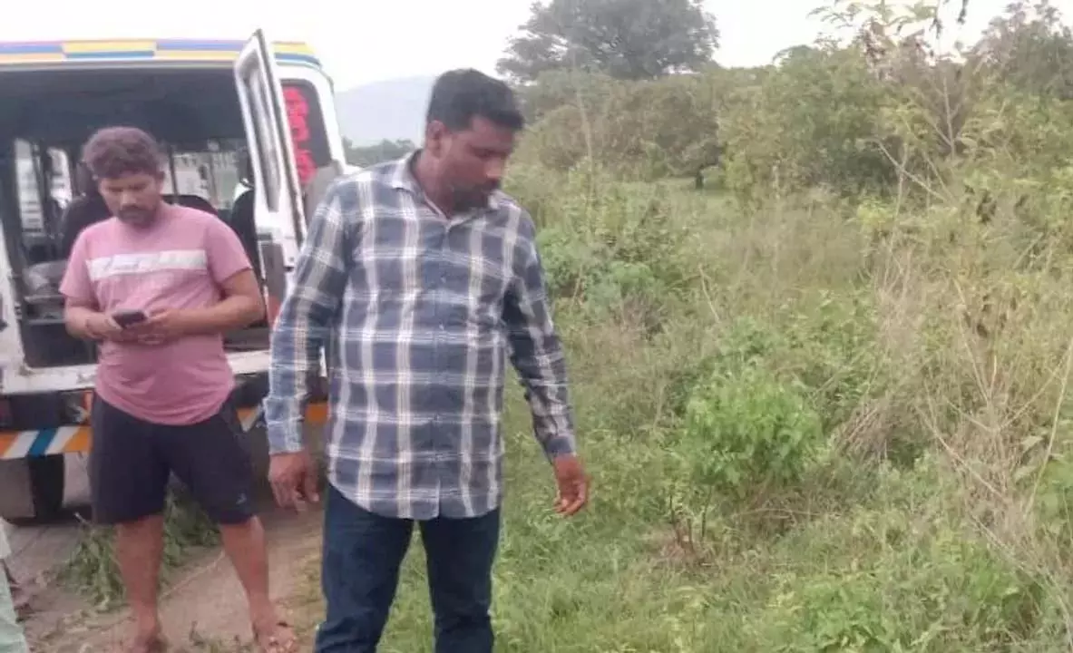 Odisha : व्यक्ति और उसके ससुर की आंध्र प्रदेश में सड़क दुर्घटना में मौत Odisha : व्यक्ति और उसके ससुर की आंध्र प्रदेश में सड़क दुर्घटना में मौत