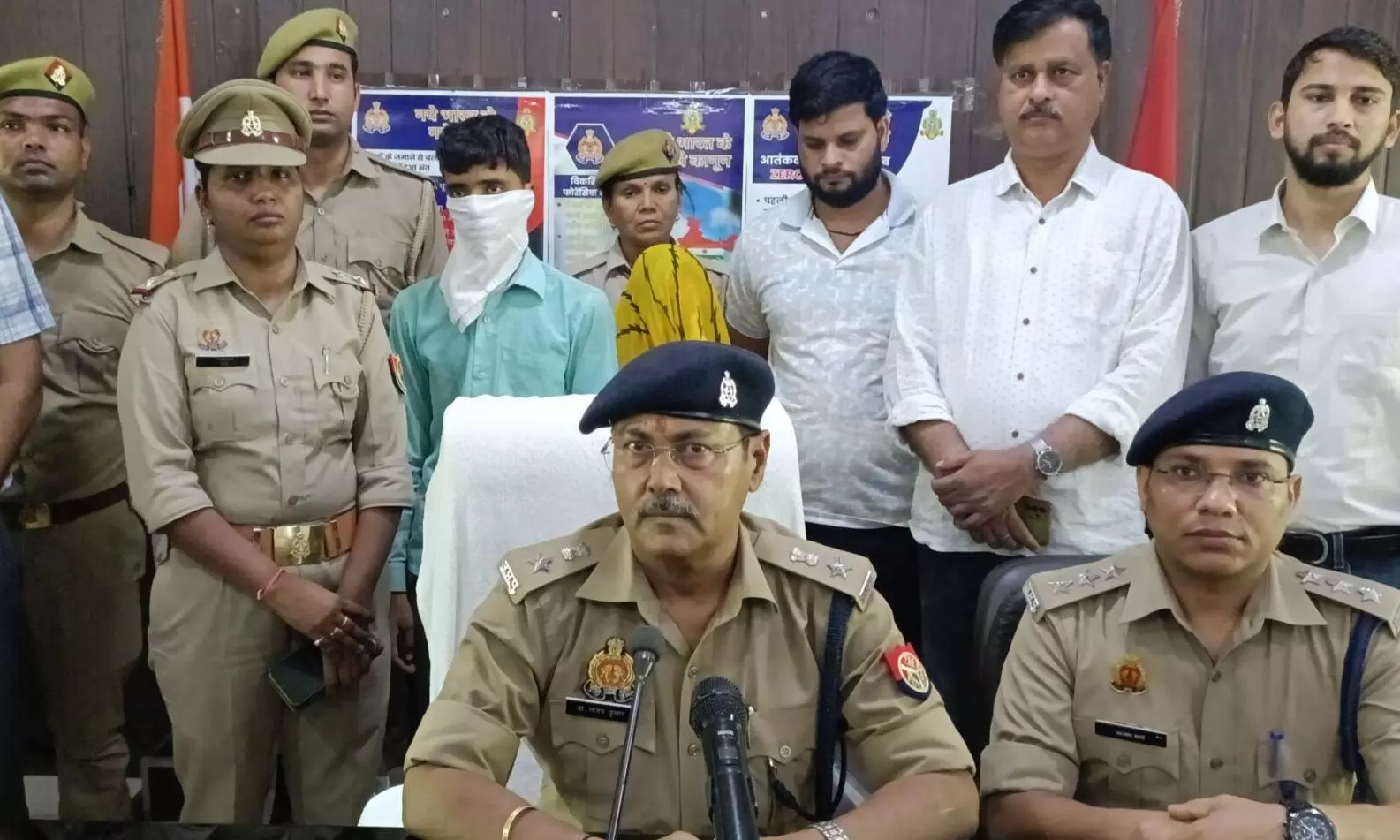 Amritpur: पुलिस ने नाबालिग बच्ची की हत्या में वांछित महिला सहित दो को दबोचा Amritpur: पुलिस ने नाबालिग बच्ची की हत्या में वांछित महिला सहित दो को दबोचा
