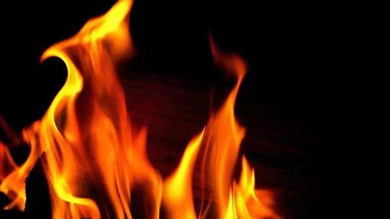 Odisha में 57 वर्षीय महिला को उसके 72 वर्षीय साथी को जिंदा जलाने के आरोप में गिरफ्तार किया Odisha में 57 वर्षीय महिला को उसके 72 वर्षीय साथी को जिंदा जलाने के आरोप में गिरफ्तार किया