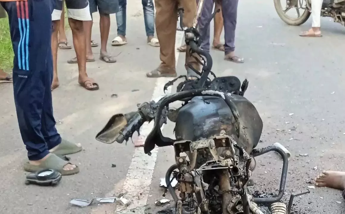 ओडिशा के कालाहांडी में पुलिस ASI की मौत का रहस्य, NH पर आधा जला शव मिला ओडिशा के कालाहांडी में पुलिस ASI की मौत का रहस्य, NH पर आधा जला शव मिला