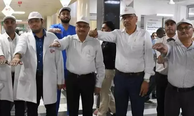 Bareilly: बीमारियों से बचाव को लेकर जागरूकता, तंबाकू निषेध की शपथ ली गई Bareilly: बीमारियों से बचाव को लेकर जागरूकता, तंबाकू निषेध की शपथ ली गई