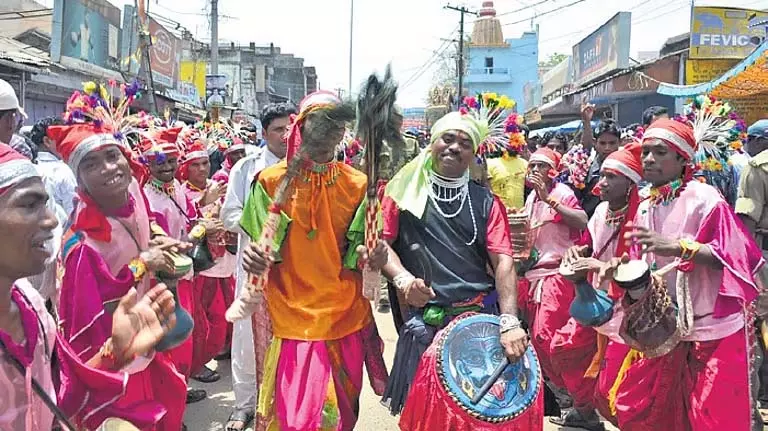 Sambalpur शीतल षष्ठी उत्सव विलुप्त हो रहे लोक नृत्य, संगीत रूपों के लिए जीवनदायी Sambalpur शीतल षष्ठी उत्सव विलुप्त हो रहे लोक नृत्य, संगीत रूपों के लिए जीवनदायी