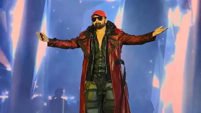 Concert में हिमेश का फनी रिएक्शन वायरल Concert में हिमेश का फनी रिएक्शन वायरल