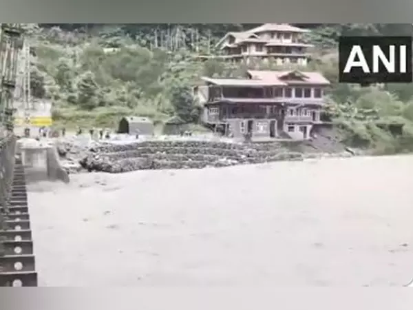 Sikkim: द्ज़ोंगू में क्षतिग्रस्त फ़िदांग बेली ब्रिज पर जीर्णोद्धार कार्य जारी Sikkim: द्ज़ोंगू में क्षतिग्रस्त फ़िदांग बेली ब्रिज पर जीर्णोद्धार कार्य जारी