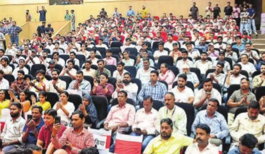 Bareilly: जनसेवा की दिशा में बड़ा कदम, मेयर ने युवा सेवक संघ की शुरुआत की Bareilly: जनसेवा की दिशा में बड़ा कदम, मेयर ने युवा सेवक संघ की शुरुआत की