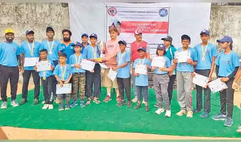 Marredpally प्लेग्राउंड ने जगन्नाधम मेमोरियल बेसबॉल चैंपियनशिप में दूसरा स्थान प्राप्त किया Marredpally प्लेग्राउंड ने जगन्नाधम मेमोरियल बेसबॉल चैंपियनशिप में दूसरा स्थान प्राप्त किया