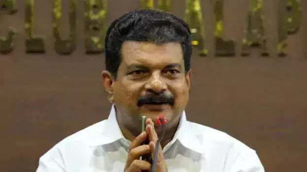 Kerala: पीवी अनवर का उपचुनाव से यू-टर्न; यूडीएफ ने दरवाजे बंद किए Kerala: पीवी अनवर का उपचुनाव से यू-टर्न; यूडीएफ ने दरवाजे बंद किए