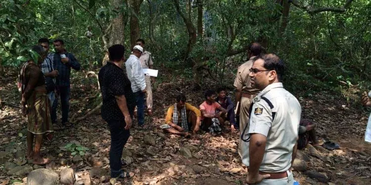 Nayagarh: साथी शिकारी की गोली से एक व्यक्ति की मौत Nayagarh: साथी शिकारी की गोली से एक व्यक्ति की मौत