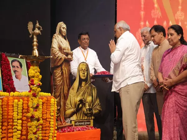 Bhupendra Patel ने पुण्यश्लोक देवी अहिल्याबाई नामक लाइट एंड साउंड मल्टीमीडिया शो देखा Bhupendra Patel ने पुण्यश्लोक देवी अहिल्याबाई नामक लाइट एंड साउंड मल्टीमीडिया शो देखा