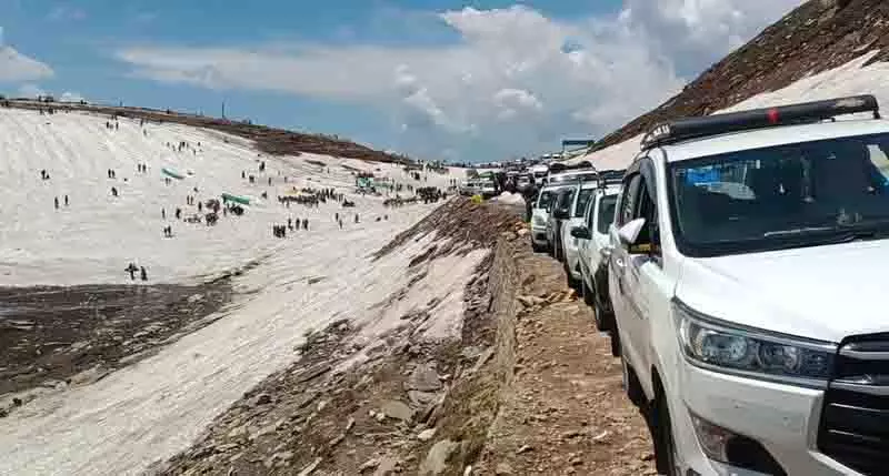 मैदानी इलाकों में तापमान बढ़ने से Kullu-Manali क्षेत्र में पर्यटकों की संख्या बढ़ी मैदानी इलाकों में तापमान बढ़ने से Kullu-Manali क्षेत्र में पर्यटकों की संख्या बढ़ी