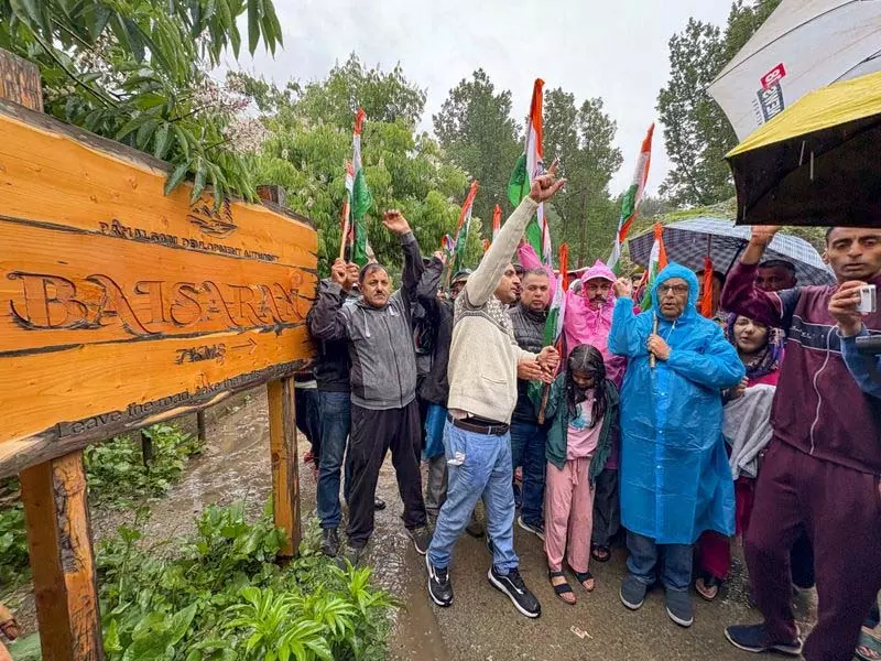 J&K में पर्यटन को पुनर्जीवित करने के लिए टूर ऑपरेटरों को अमरनाथ यात्रा से उम्मीदें J&K में पर्यटन को पुनर्जीवित करने के लिए टूर ऑपरेटरों को अमरनाथ यात्रा से उम्मीदें