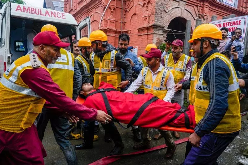 J&K में मेगा मॉक ड्रिल के दौरान नागरिक सुरक्षा बल सक्रिय J&K में मेगा मॉक ड्रिल के दौरान नागरिक सुरक्षा बल सक्रिय