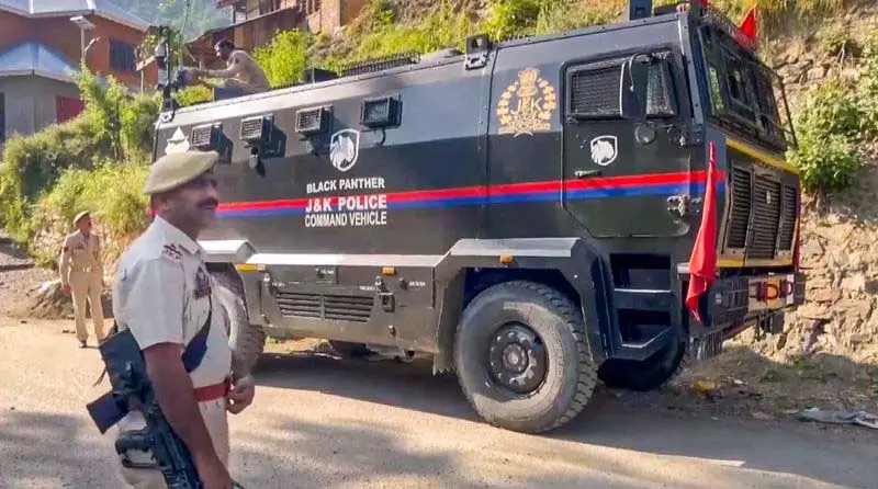 कश्मीर IGP ने खीर भवानी मेले से पहले सुरक्षा की समीक्षा की कश्मीर IGP ने खीर भवानी मेले से पहले सुरक्षा की समीक्षा की