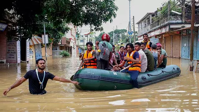 पूर्वोत्तर में मूसलाधार बारिश: भूस्खलन में 26 लोगों की मौत पूर्वोत्तर में मूसलाधार बारिश: भूस्खलन में 26 लोगों की मौत