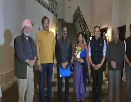 कनिमोझी के नेतृत्व में प्रतिनिधिमंडल मैड्रिड पहुंचा, आतंकवाद के खिलाफ भारत की लड़ाई पर प्रकाश डालेगा कनिमोझी के नेतृत्व में प्रतिनिधिमंडल मैड्रिड पहुंचा, आतंकवाद के खिलाफ भारत की लड़ाई पर प्रकाश डालेगा