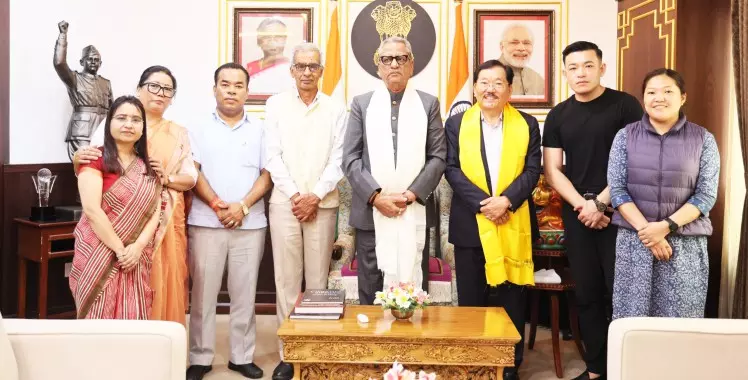 Sikkim : चामलिंग ने राज्यपाल से मुलाकात की, राज्य के मुद्दों और आगे की रूपरेखा पर चर्चा की Sikkim : चामलिंग ने राज्यपाल से मुलाकात की, राज्य के मुद्दों और आगे की रूपरेखा पर चर्चा की