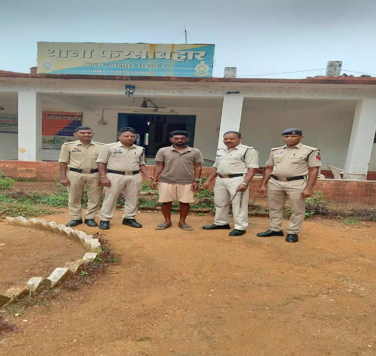 महिला से दुष्कर्म के आरोपी राजेश्वर यादव गिरफ्तार, पुलिस ने बताया आदतन अपराधी महिला से दुष्कर्म के आरोपी राजेश्वर यादव गिरफ्तार, पुलिस ने बताया आदतन अपराधी