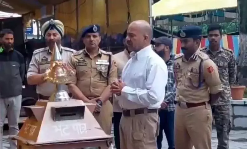 DGP नलिन प्रभात ने कश्मीर के गांदरबल में माता खीर भवानी मंदिर का दौरा किया DGP नलिन प्रभात ने कश्मीर के गांदरबल में माता खीर भवानी मंदिर का दौरा किया