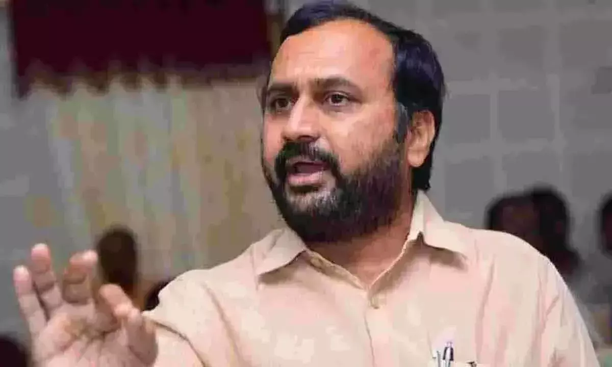 CID अधिकारियों ने पूर्व विधायक अल्ला से पूछताछ की CID अधिकारियों ने पूर्व विधायक अल्ला से पूछताछ की