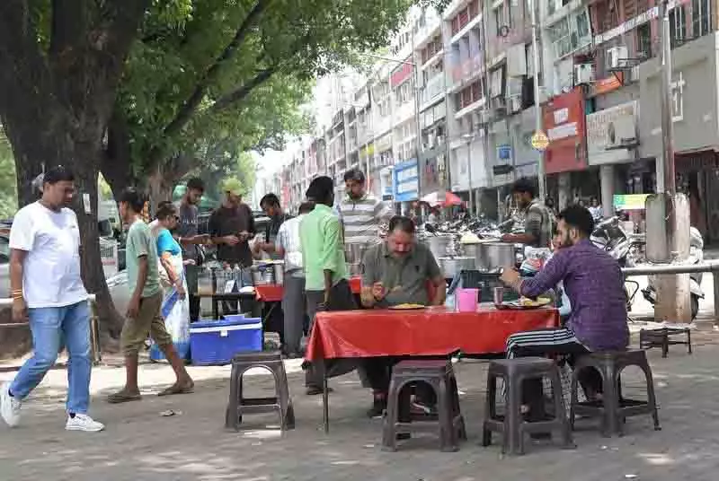 चंडीगढ़ में अवैध वेंडरों की संख्या के बारे में MC को कोई जानकारी नहीं चंडीगढ़ में अवैध वेंडरों की संख्या के बारे में MC को कोई जानकारी नहीं