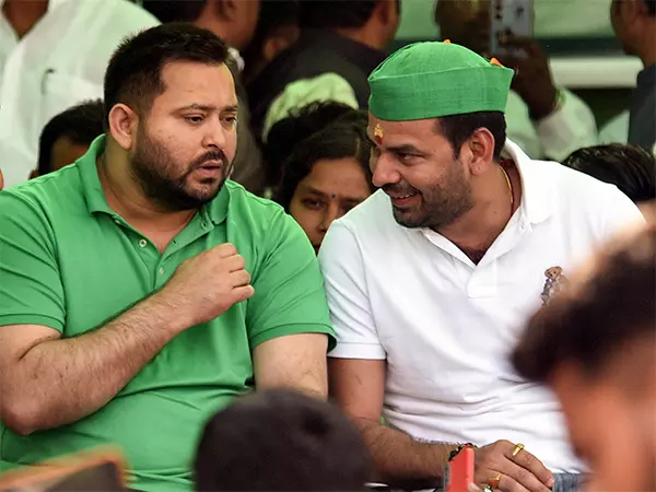 जो लोग मुझे मेरे अर्जुन से अलग करने का सपना देखते हैं, वे कभी सफल नहीं होंगे: Tej Pratap जो लोग मुझे मेरे अर्जुन से अलग करने का सपना देखते हैं, वे कभी सफल नहीं होंगे: Tej Pratap