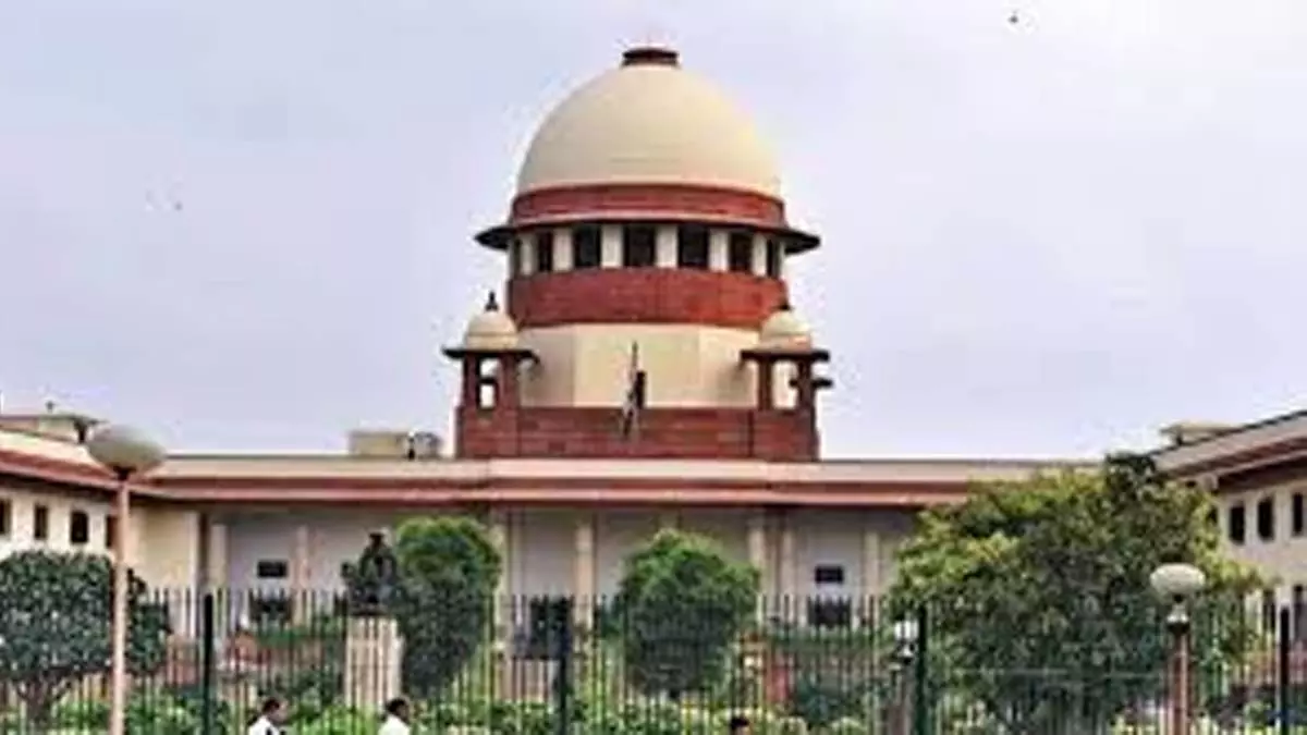 सुप्रीम कोर्ट लौटेगा पुराने स्वरूप में, CJI गवई ने बहाल किया पुराना प्रतीक चिन्ह सुप्रीम कोर्ट लौटेगा पुराने स्वरूप में, CJI गवई ने बहाल किया पुराना प्रतीक चिन्ह