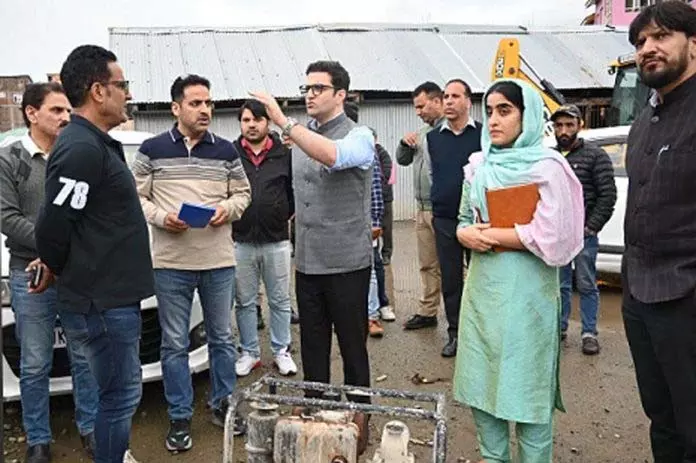 DC कुलगाम ने जिला अस्पताल का दौरा किया DC कुलगाम ने जिला अस्पताल का दौरा किया