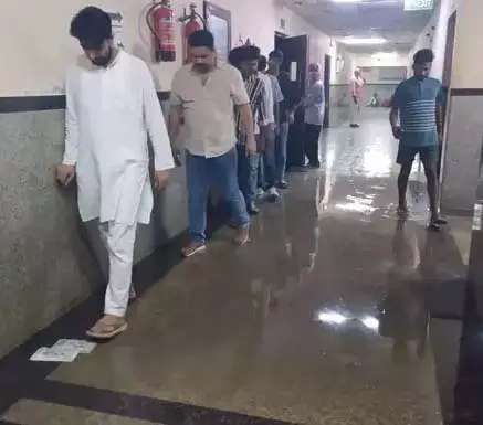 पावापुरी मेडिकल कॉलेज में वार्ड बना झील पावापुरी मेडिकल कॉलेज में वार्ड बना झील