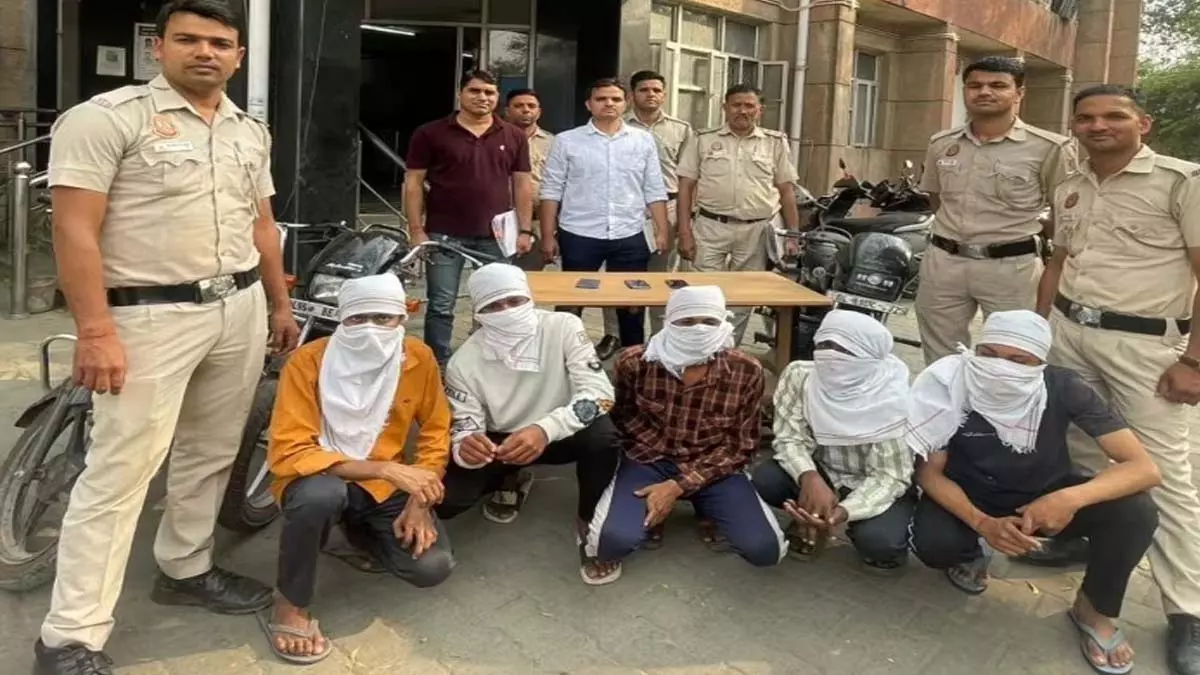 Gang ऐप के जरिए लूटपाट करने वाला गिरोह बेनकाब, मुठभेड़ में तीन बदमाश गिरफ्तार Gang ऐप के जरिए लूटपाट करने वाला गिरोह बेनकाब, मुठभेड़ में तीन बदमाश गिरफ्तार