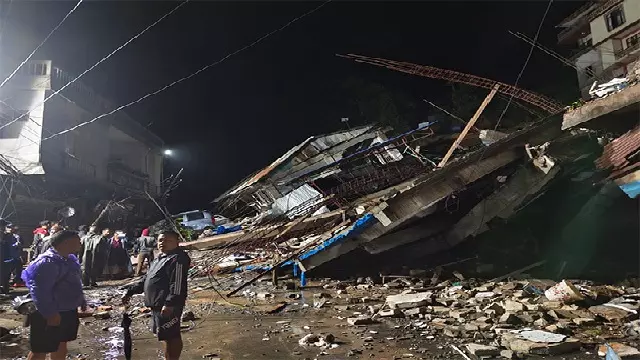 मिजोरम के Lawngtlai में भारी बारिश के कारण इमारत ढही, 3 लोगों को सुरक्षित बचाया गया मिजोरम के Lawngtlai में भारी बारिश के कारण इमारत ढही, 3 लोगों को सुरक्षित बचाया गया