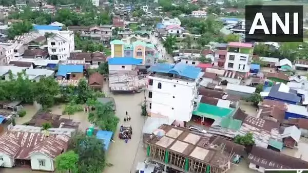 Mizoram: सेरछिप में एक व्यक्ति की मौत, भारी बारिश और भूस्खलन के बीच लॉन्ग्टलाई में इमारत ढही Mizoram: सेरछिप में एक व्यक्ति की मौत, भारी बारिश और भूस्खलन के बीच लॉन्ग्टलाई में इमारत ढही