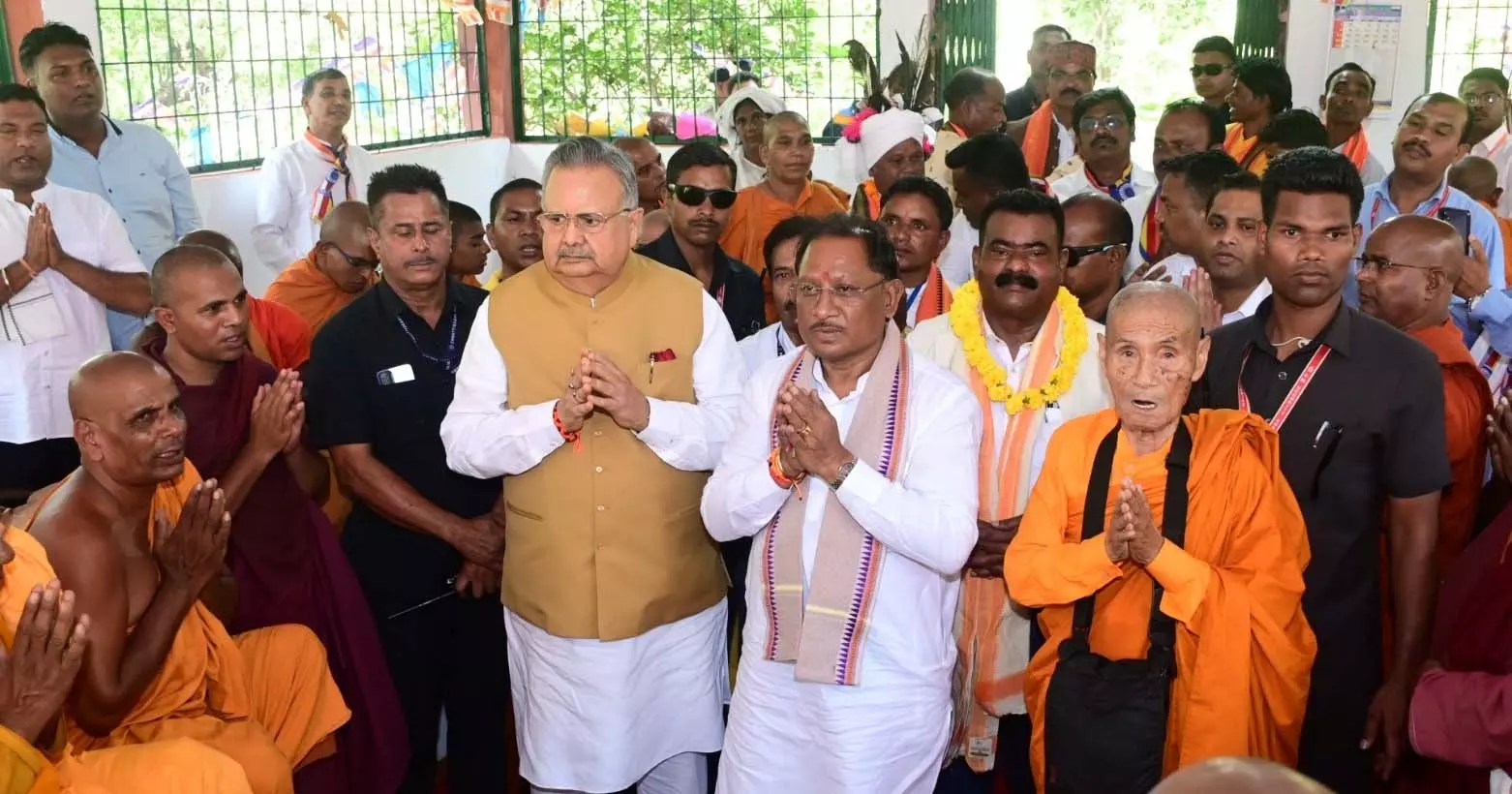 मुख्यमंत्री विष्णुदेव साय ने भगवान गौतम बुद्ध की पूजा-अर्चना की मुख्यमंत्री विष्णुदेव साय ने भगवान गौतम बुद्ध की पूजा-अर्चना की