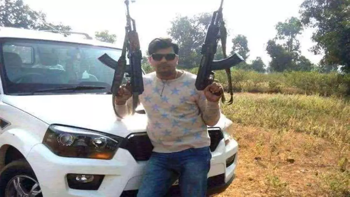 Jharkhand में अपराधी सुजीत सिन्हा की वापसी को लेकर फेसबुक पोस्ट से मचा हड़कंप Jharkhand में अपराधी सुजीत सिन्हा की वापसी को लेकर फेसबुक पोस्ट से मचा हड़कंप