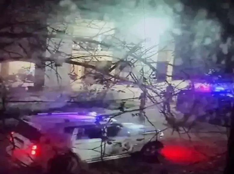Raipur Breaking: कुशाभाऊ यूनिवर्सिटी कैंपस में हंगामा, देर रात पहुंची पुलिस Raipur Breaking: कुशाभाऊ यूनिवर्सिटी कैंपस में हंगामा, देर रात पहुंची पुलिस